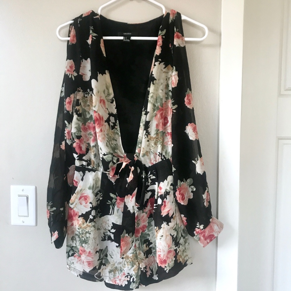 🛑SOLD OTHER PLATFORM🛑 Forever 21 Floral Romper